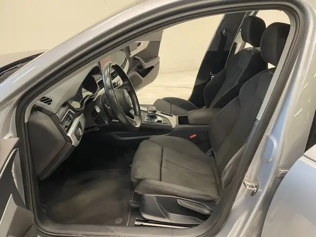 Audi A4 view 6