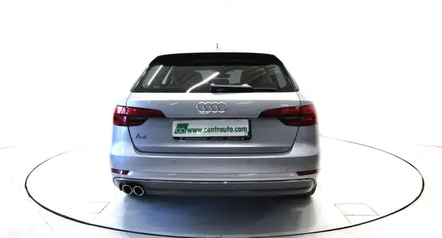 Audi A4 view 4