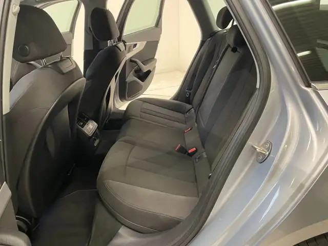 Audi A4 view 7