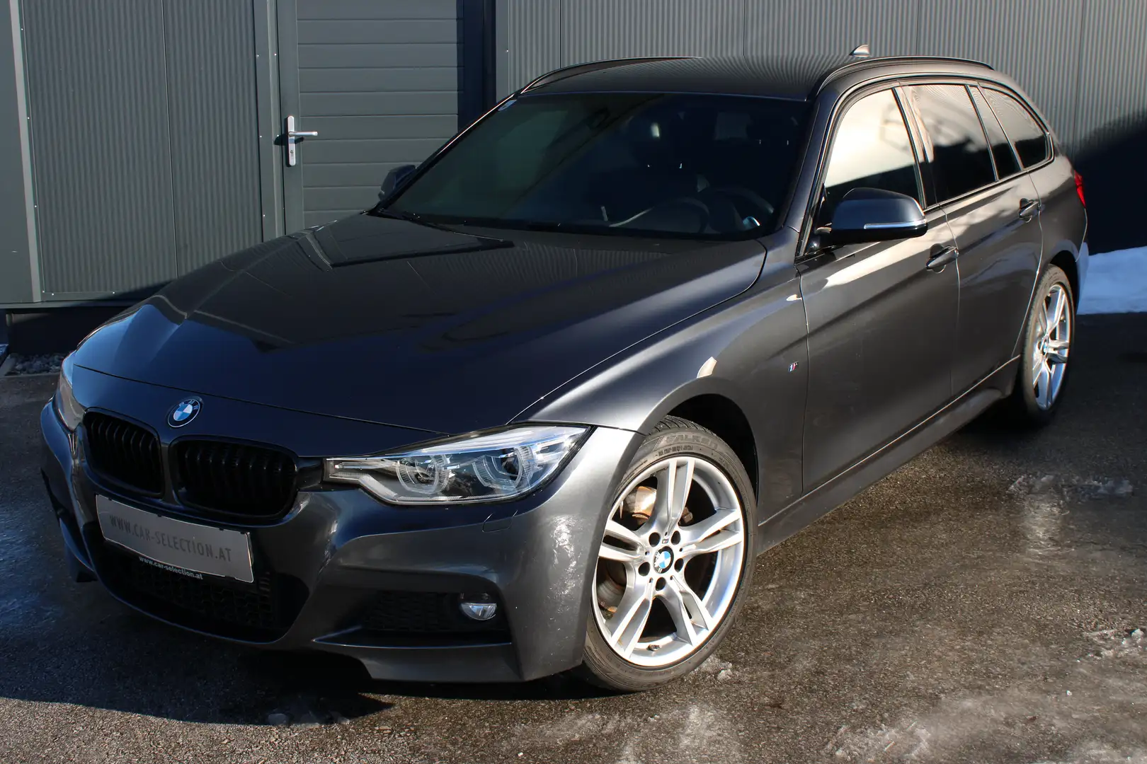 BMW 320 xDrive Touring M Sport Aut.*LED*Navi*TOP Grau - 2