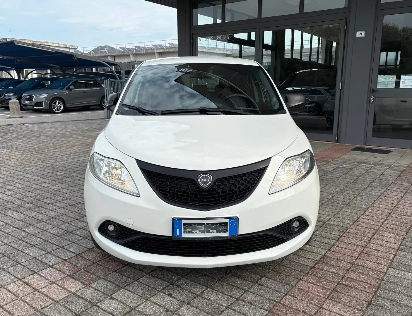 Lancia Ypsilon 1.2 Elefantino Blu 69cv Bianco - 2