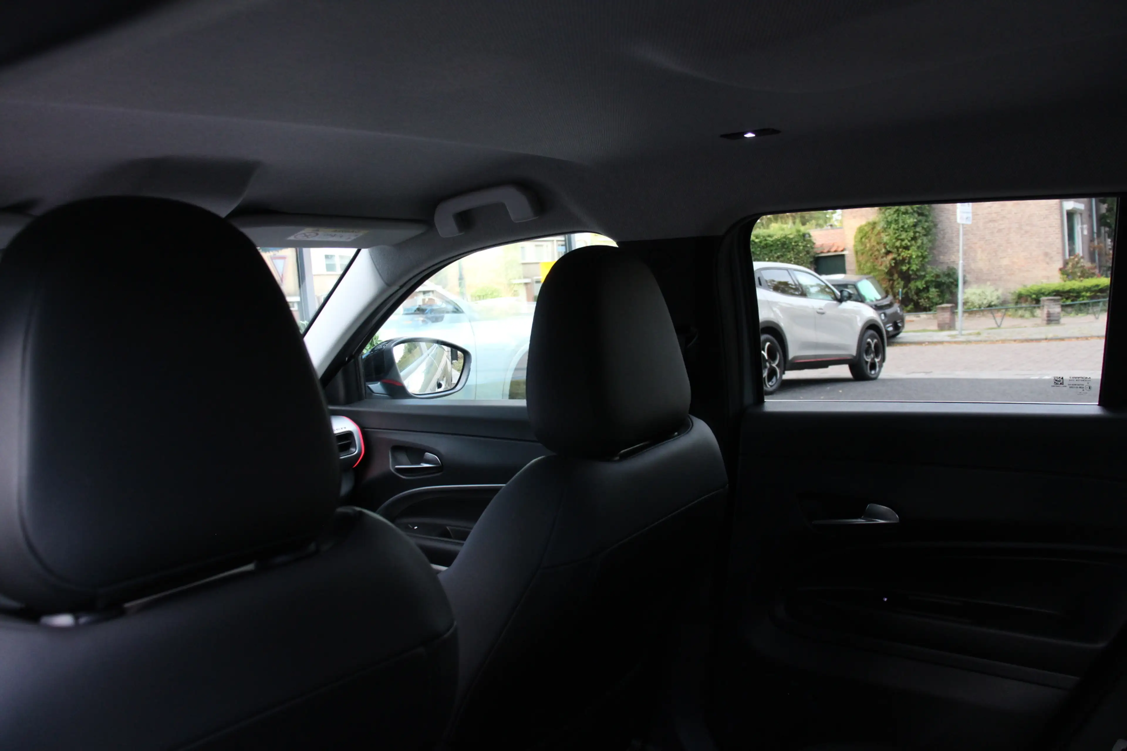Jeep Avenger 1.2 e-Hybrid Summit — photo 9