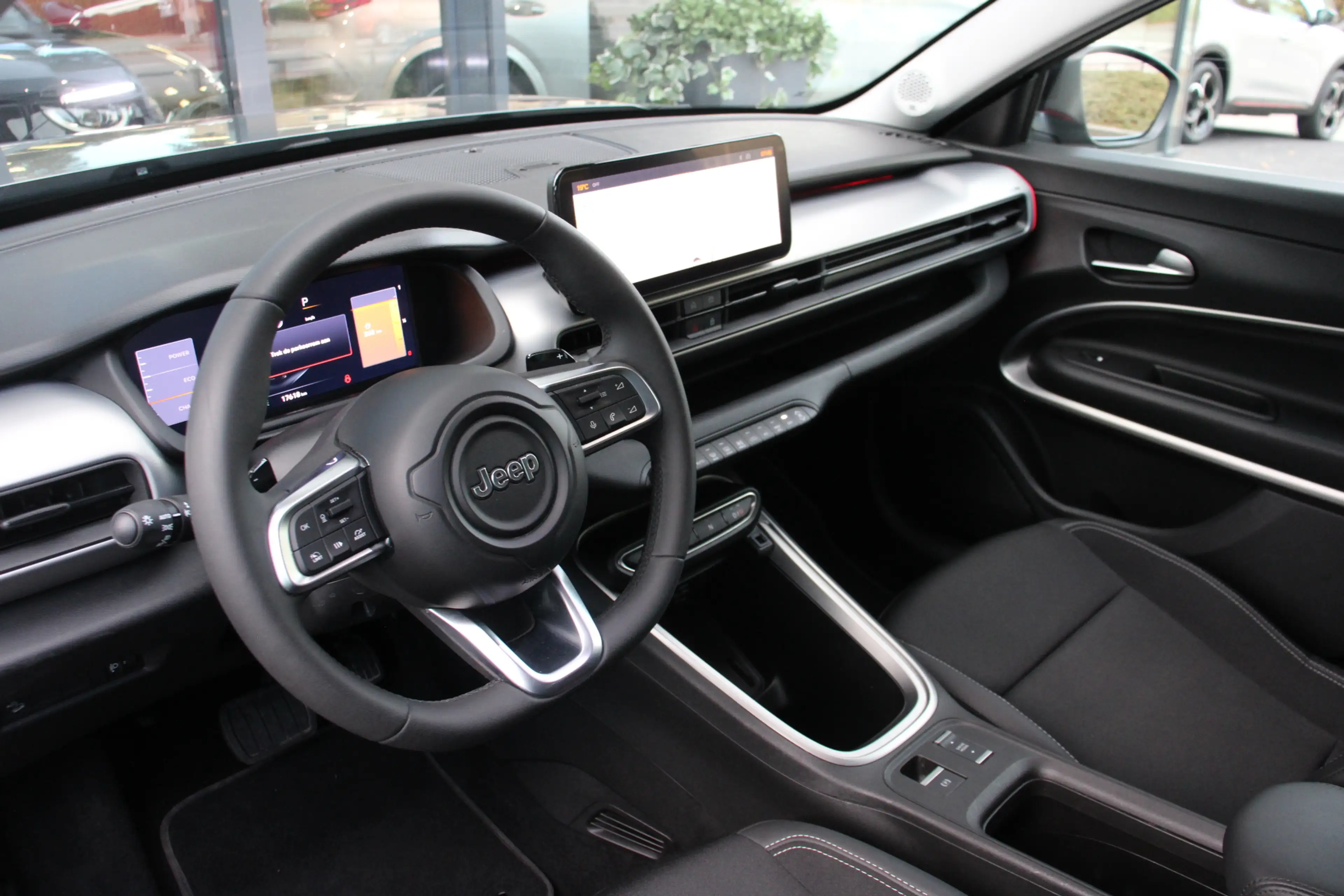 Jeep Avenger 1.2 e-Hybrid Summit — photo 15