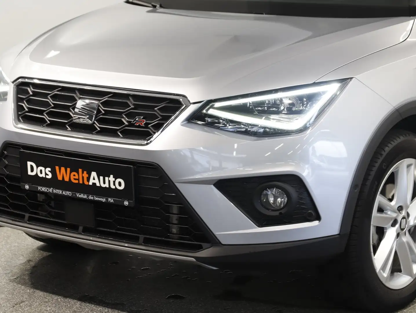 SEAT Arona FR EcoTSI DSG Silber - 2