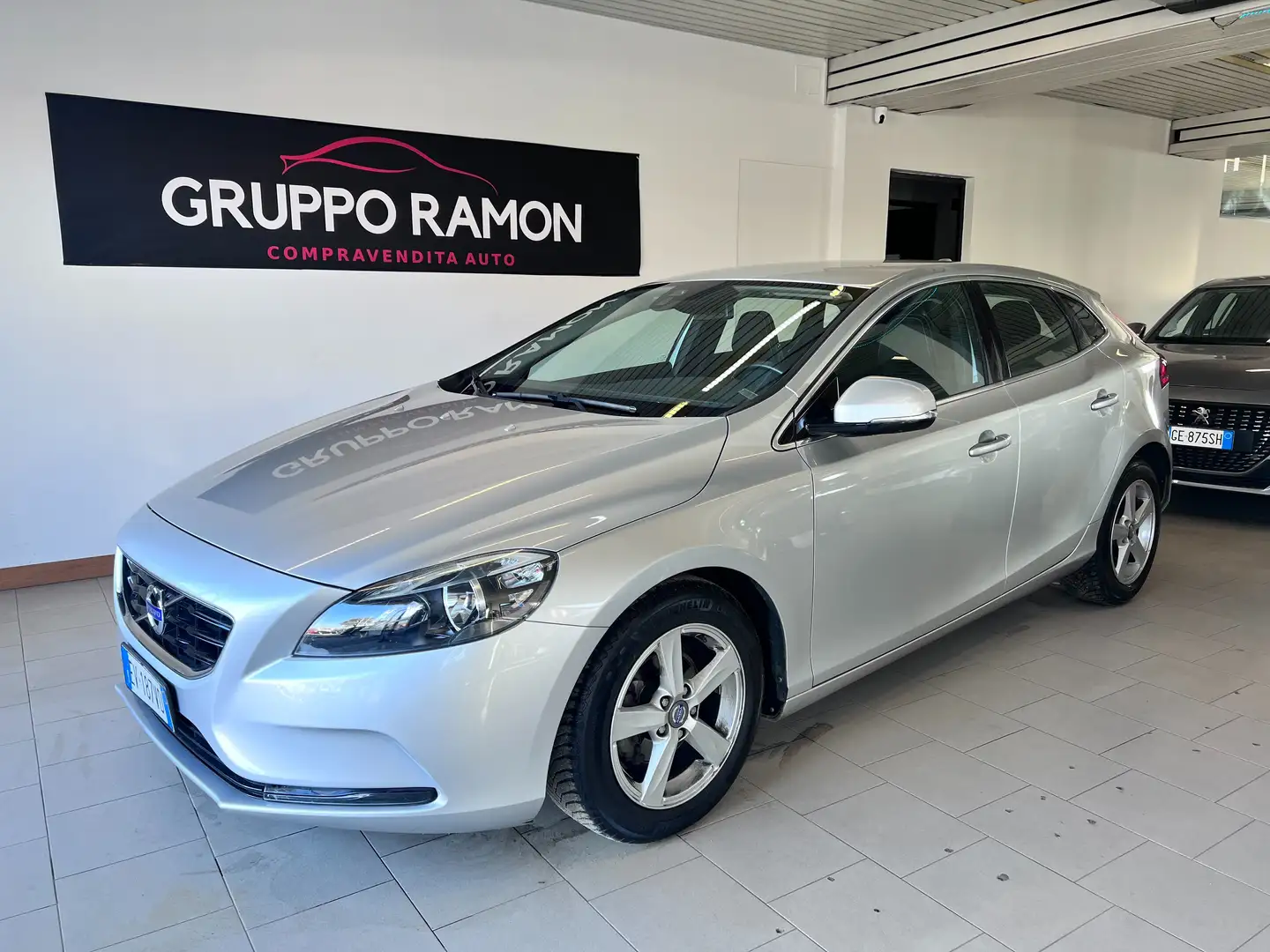 Volvo V40 V40 1.6 d2 Summum s/b-xeno Bianco - 1