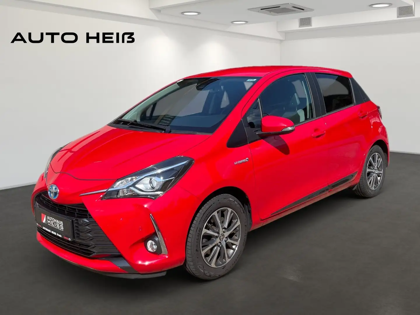 Toyota Yaris 1.5 Hybrid Y20 Club Rot - 1