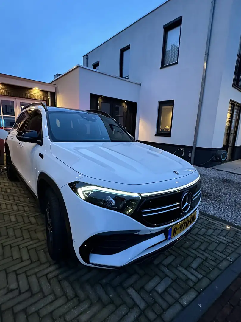 Mercedes-Benz EQB 300 4Matic AMG Line - 2