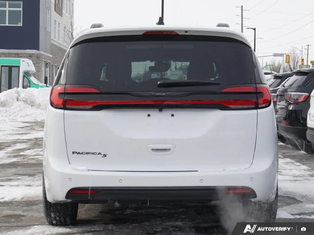 Chrysler Pacifica photo Chrysler Pacifica