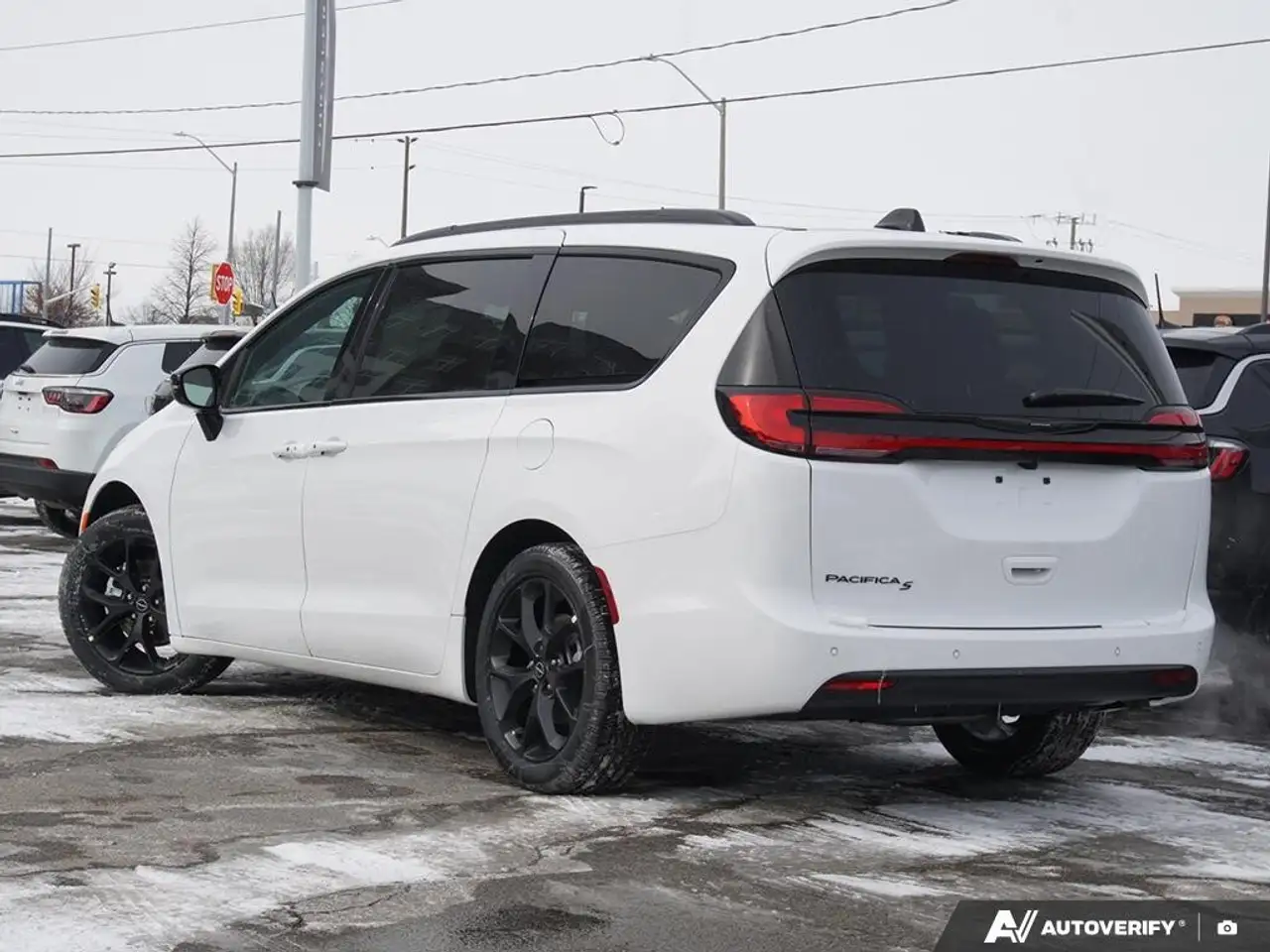 Chrysler Pacifica photo Chrysler Pacifica