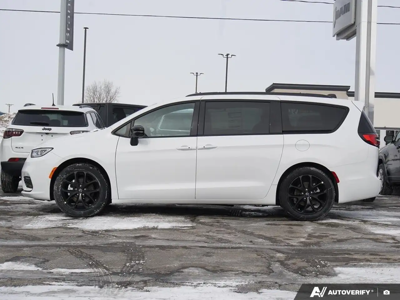 Chrysler Pacifica photo Chrysler Pacifica