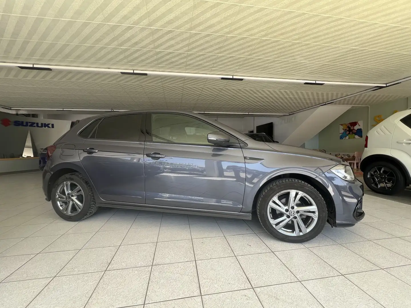 Volkswagen Polo 1.0 TSI R-Line Gris - 2