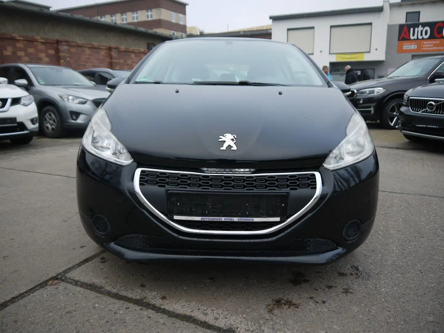 Peugeot 208 Active Schwarz - 2
