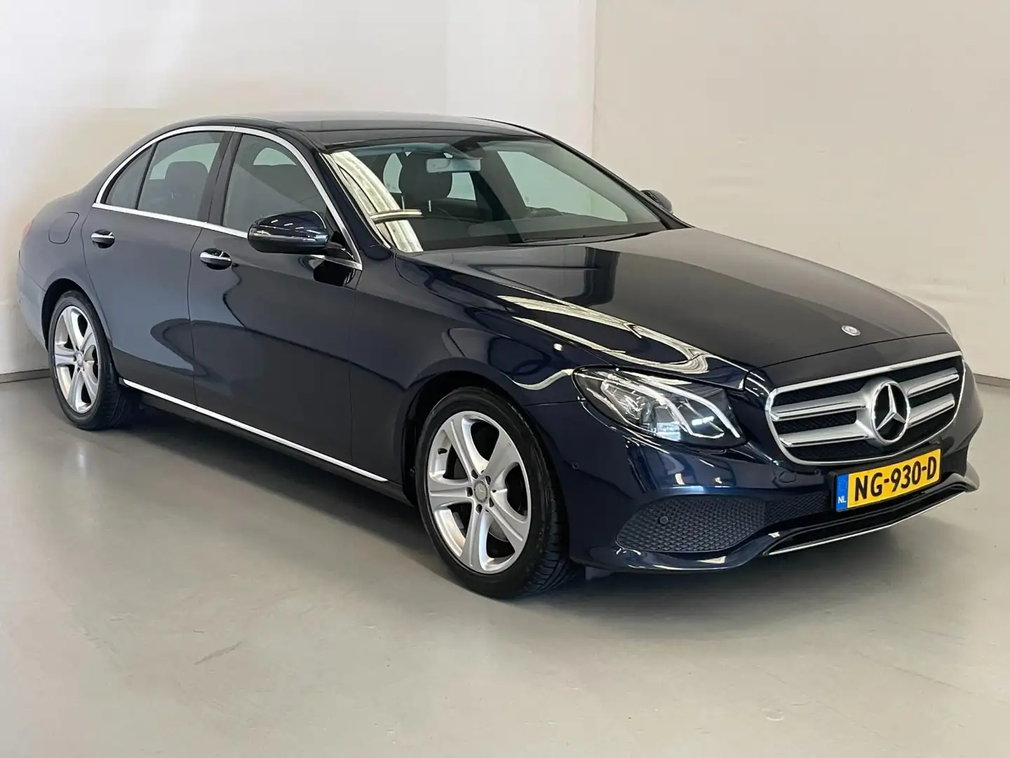Mercedes-Benz E 350 350d / NL-auto / Keyless / Sfeerverlichting Blauw - 2