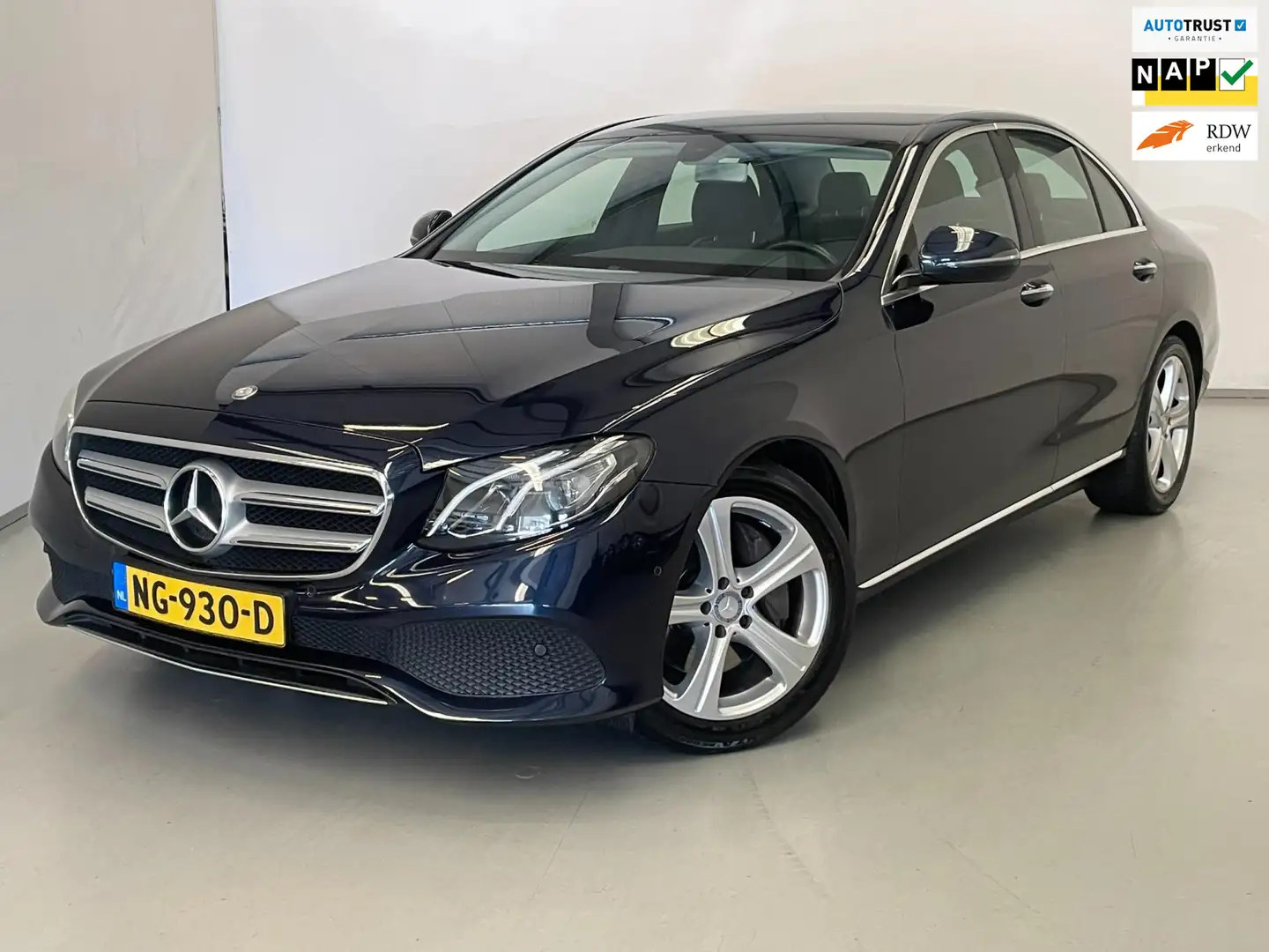 Mercedes-Benz E 350 350d / NL-auto / Keyless / Sfeerverlichting Blauw - 1