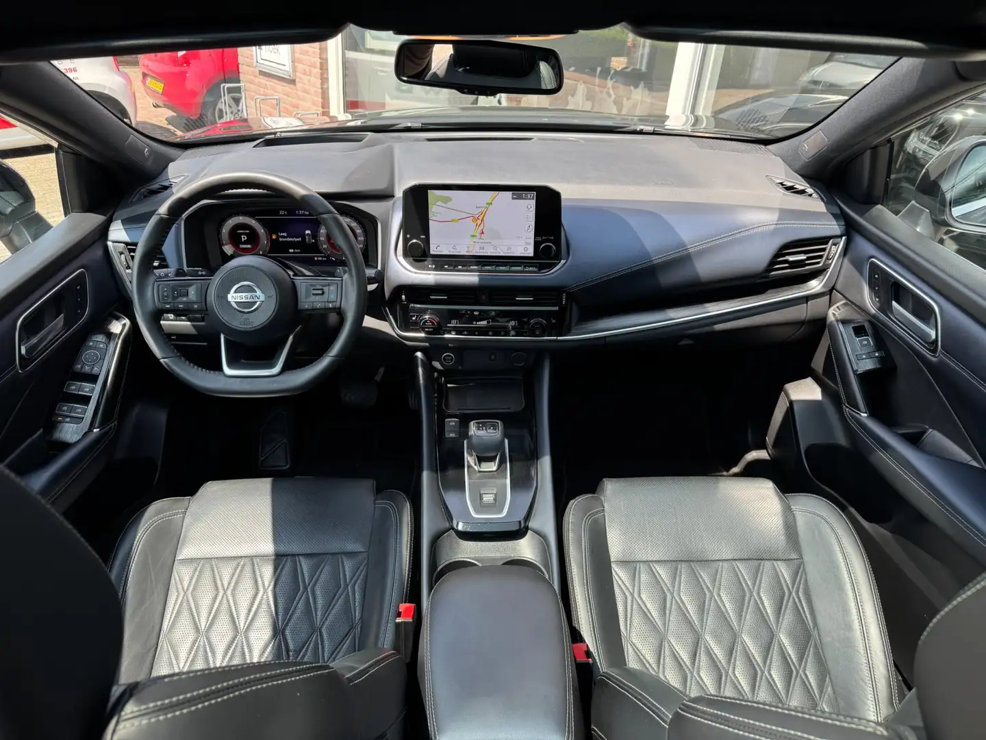 Nissan Qashqai 1.3 MHEV Xtronic Tekna Plus I Pano I 360° I Trekha Schwarz - 2