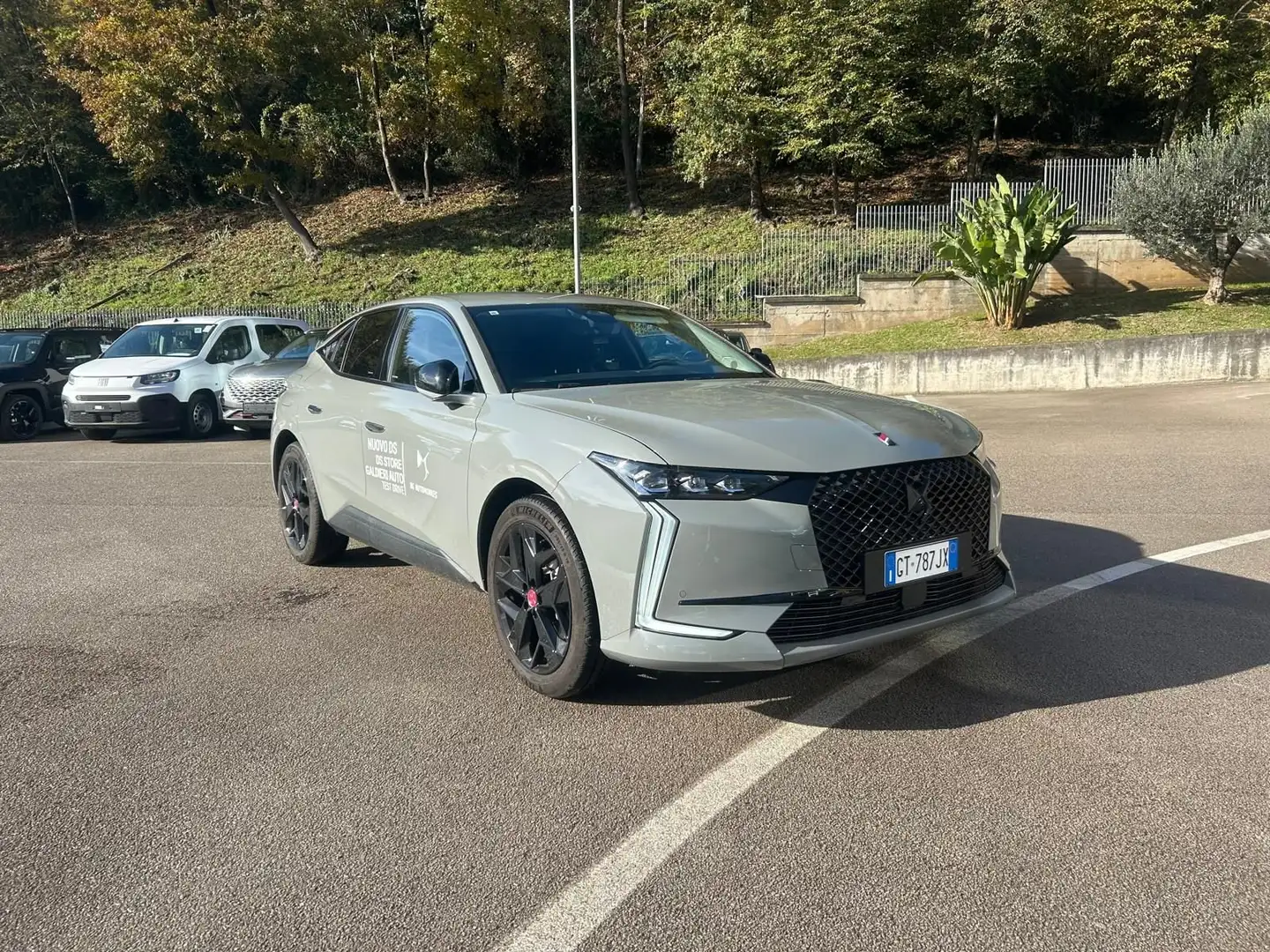 DS Automobiles DS 4 performance line e-tense 225 auto Grau - 2