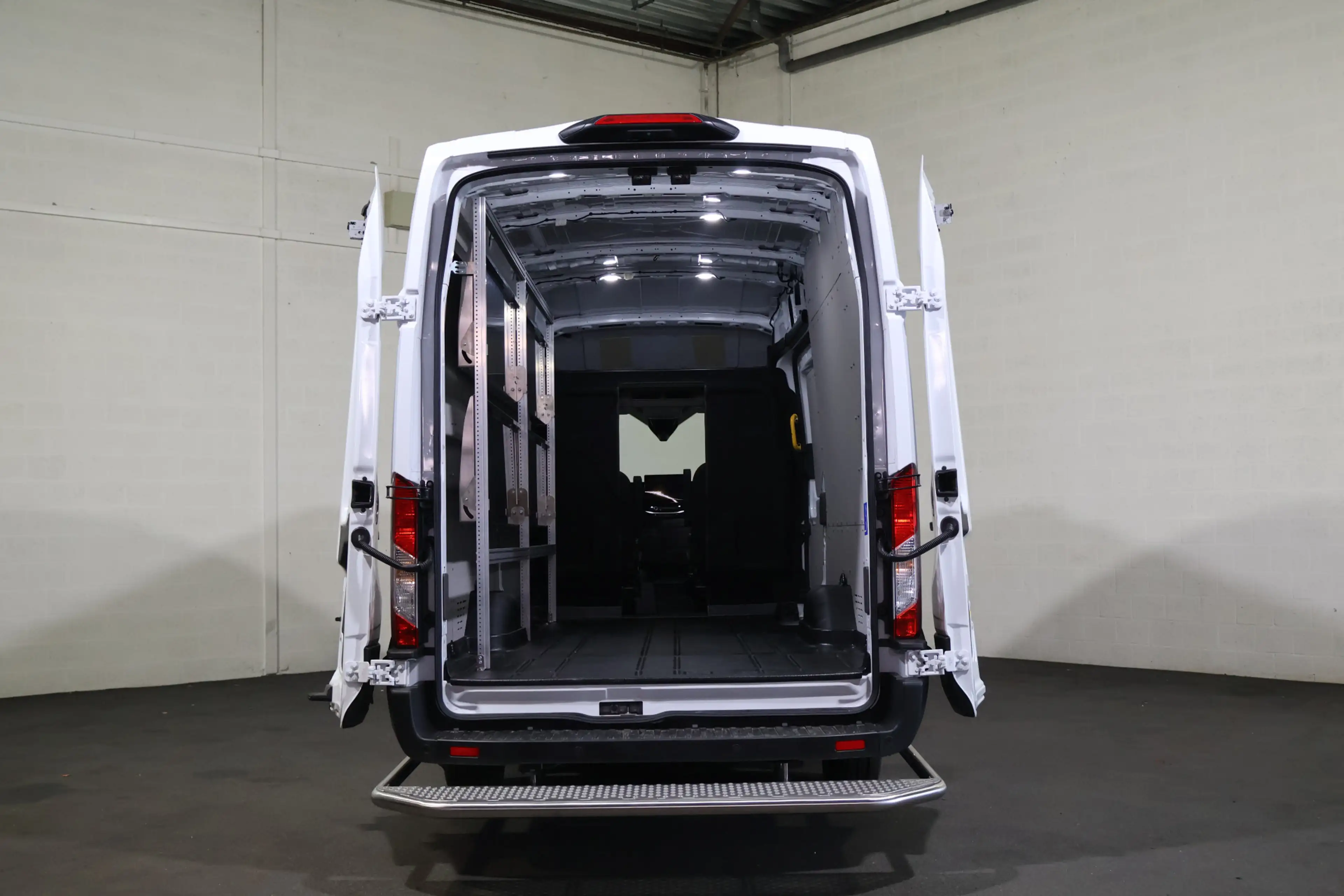 Ford E-Transit 350 L4 H3 Trend 68 kWh (Wordt verwacht) — photo 3