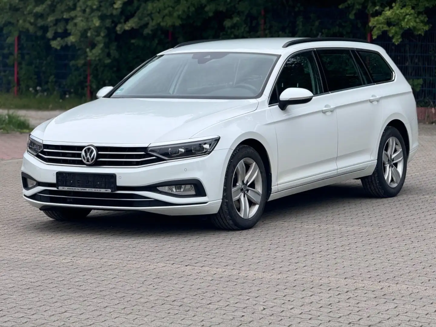 Volkswagen Passat Variant Passat  2.0 TDI DSG 1 HAND *LED *NAVI *TÜV NEU Weiß - 1