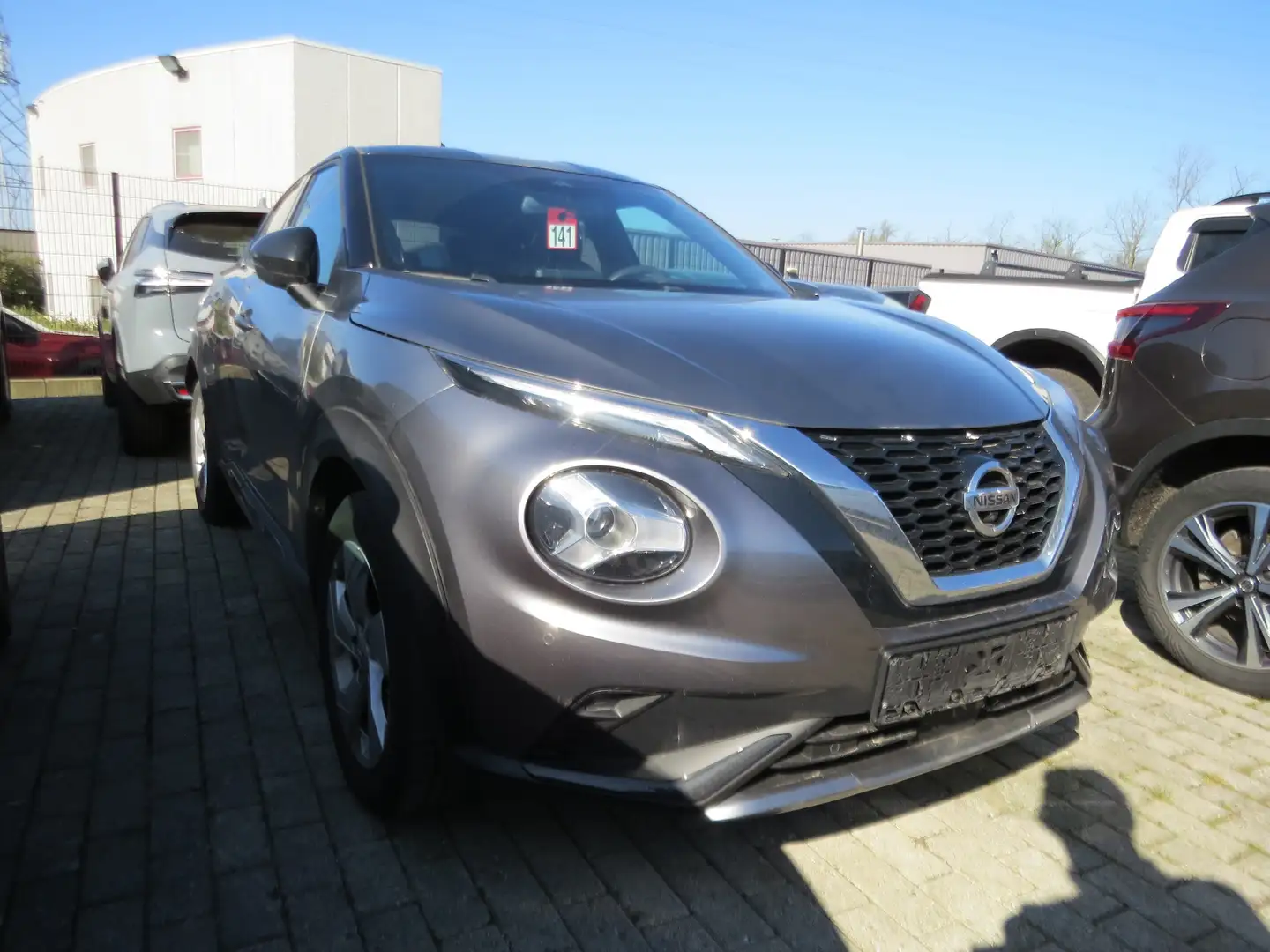 Nissan Juke 1.0 DIG-T 2WD N-Design DCT Grau - 2