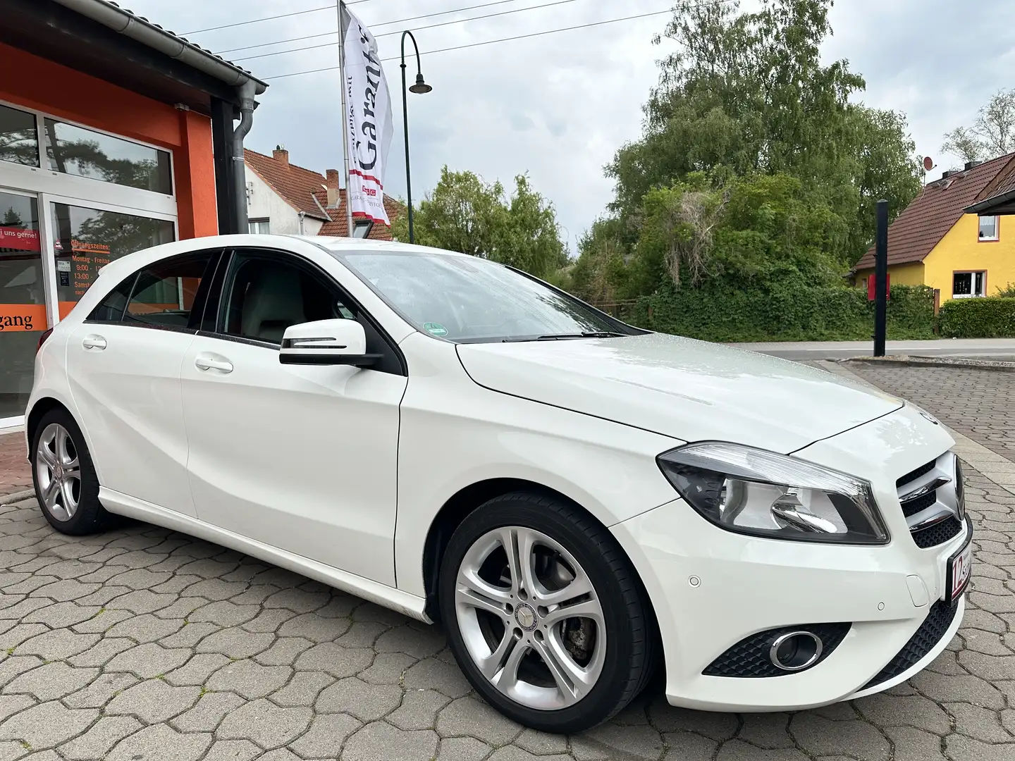 Mercedes-Benz A 180 A 180 BlueEfficiency Weiß - 1