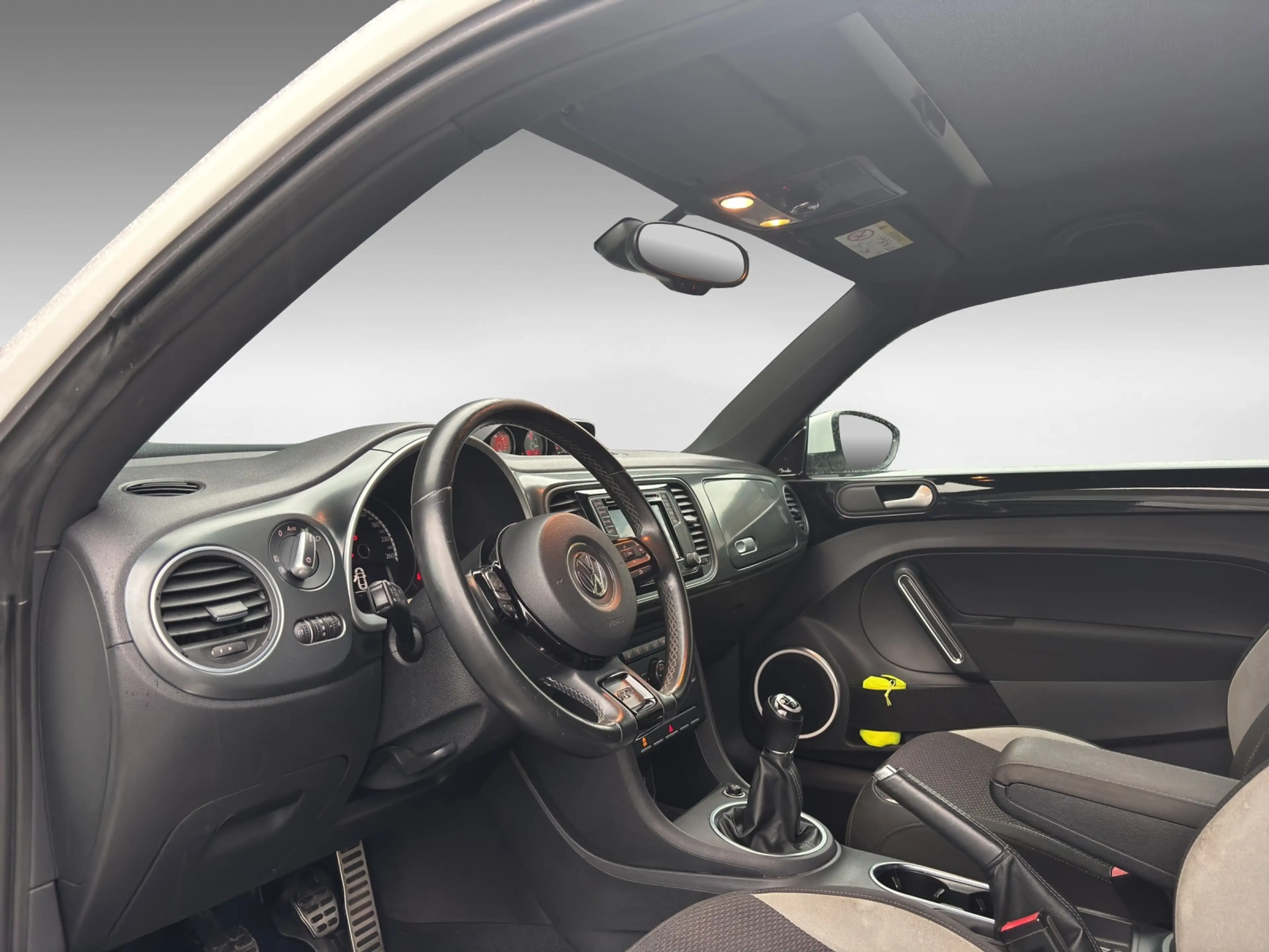 Volkswagen Beetle 1.4 TSI R-Line Pano LED Fender Sound 2.Hd — photo 8