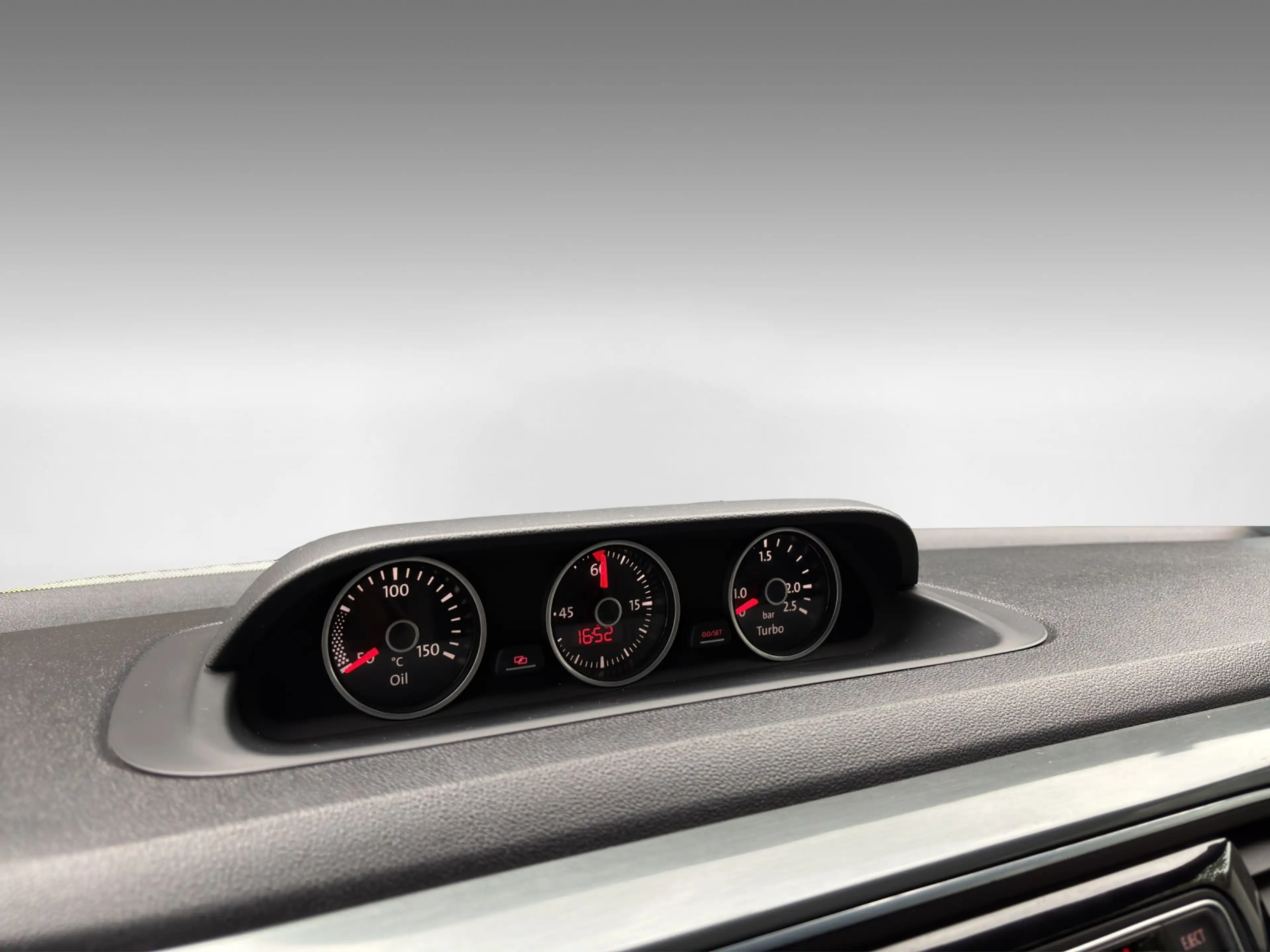 Volkswagen Beetle 1.4 TSI R-Line Pano LED Fender Sound 2.Hd — photo 13