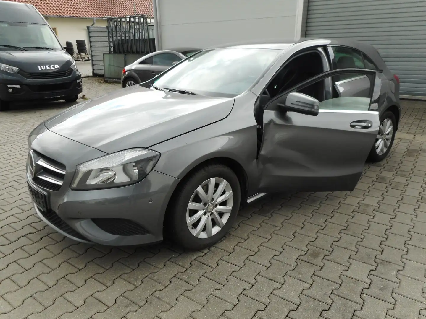 Mercedes-Benz A 200 werkstattgepflegt bedingt fahrbereit Grau - 2