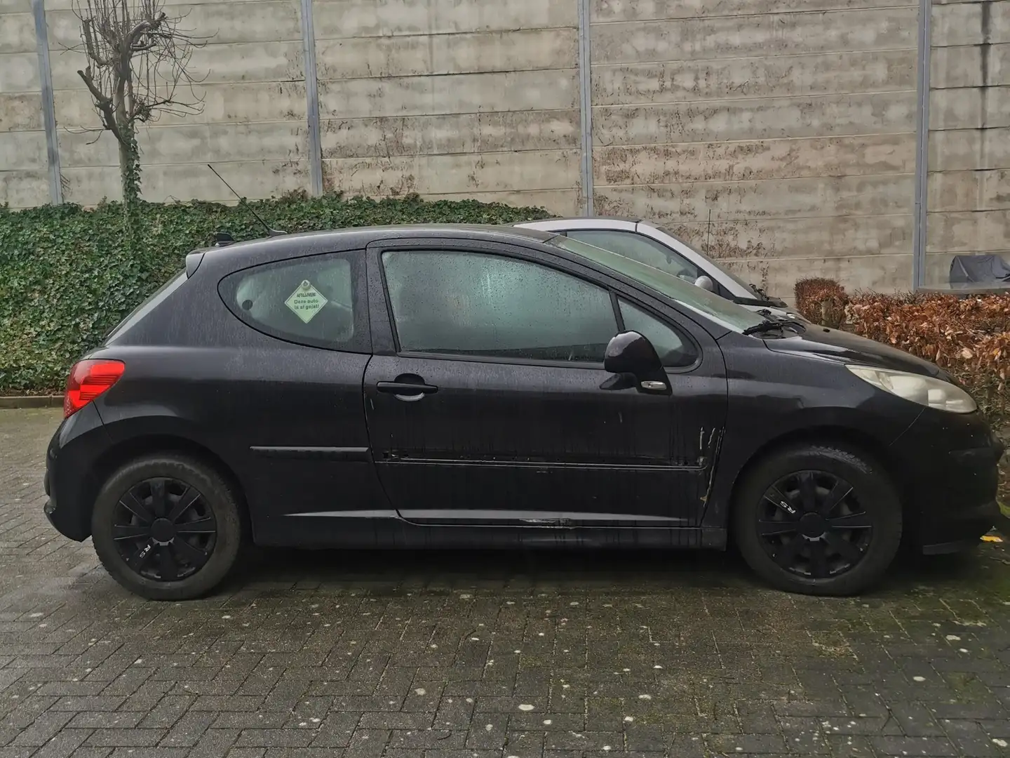 Peugeot 207 1.4 diesel Urban Fekete - 2