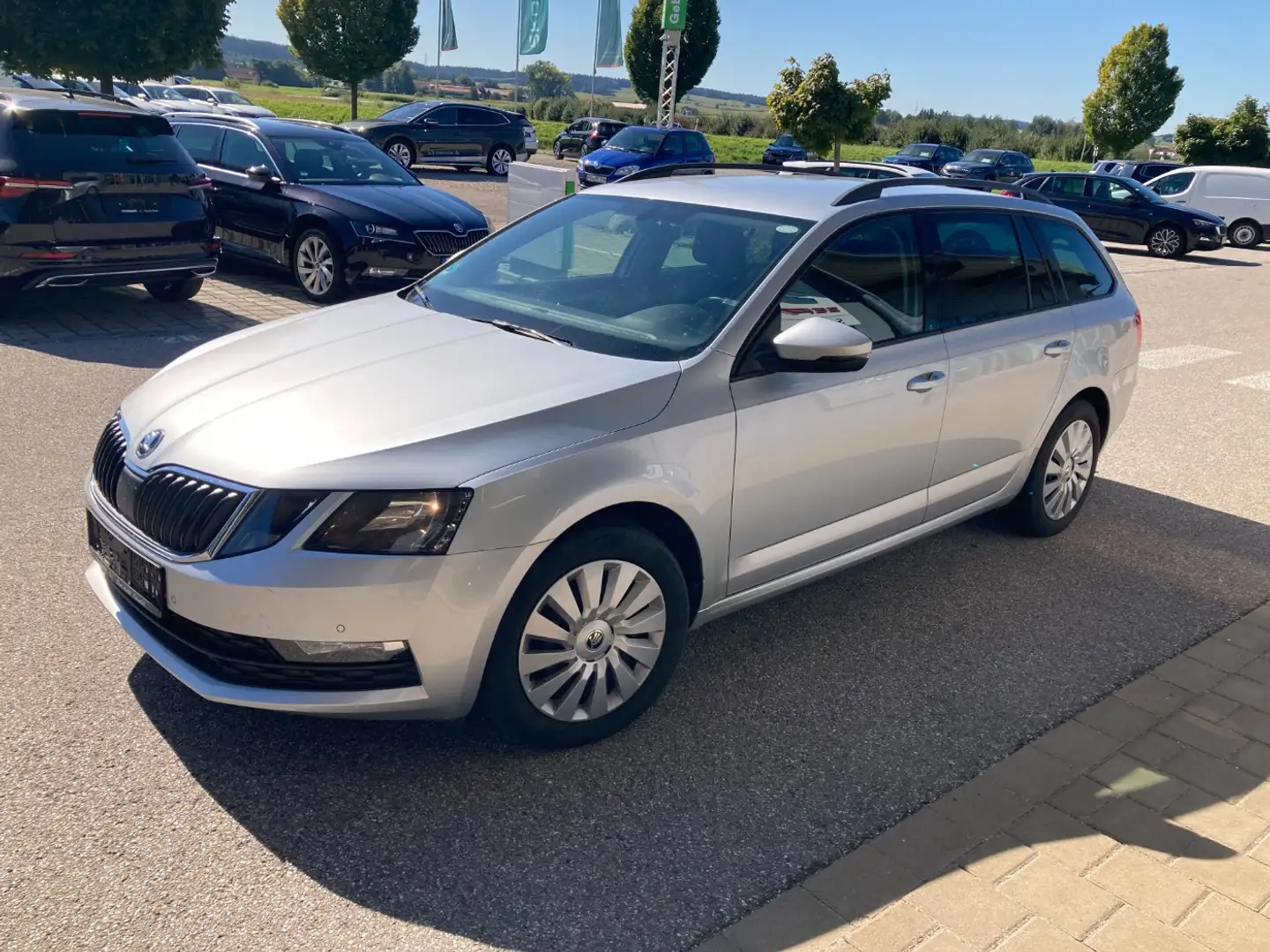 Skoda Octavia Com Ambition 2.0TDI DSG.NAV.PDC.TEMP.AHK.WIRELESS. Argent - 2