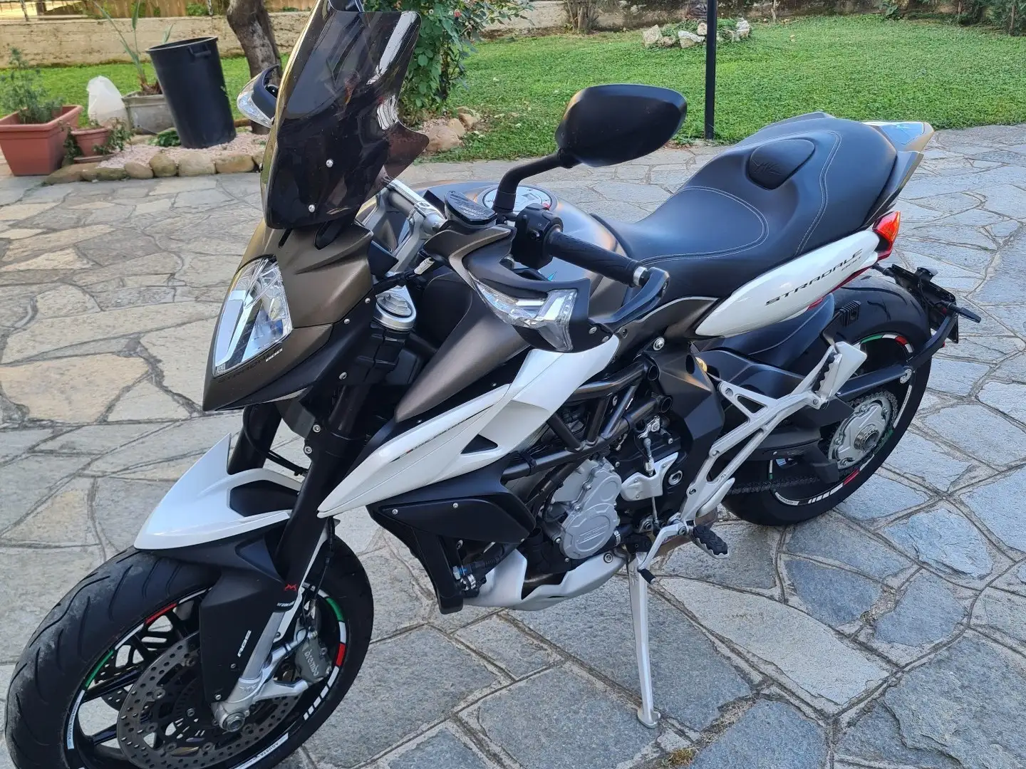 MV Agusta Stradale 800 Bronce - 1