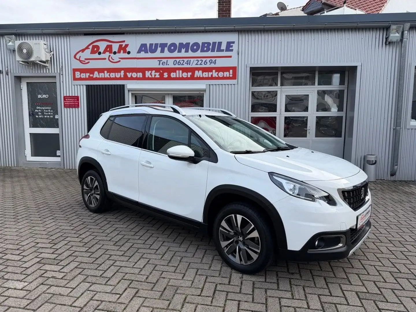 Peugeot 2008 Allure 2.Hand+71TKM+R.Kamera+CarPlay+SHZ Weiß - 1