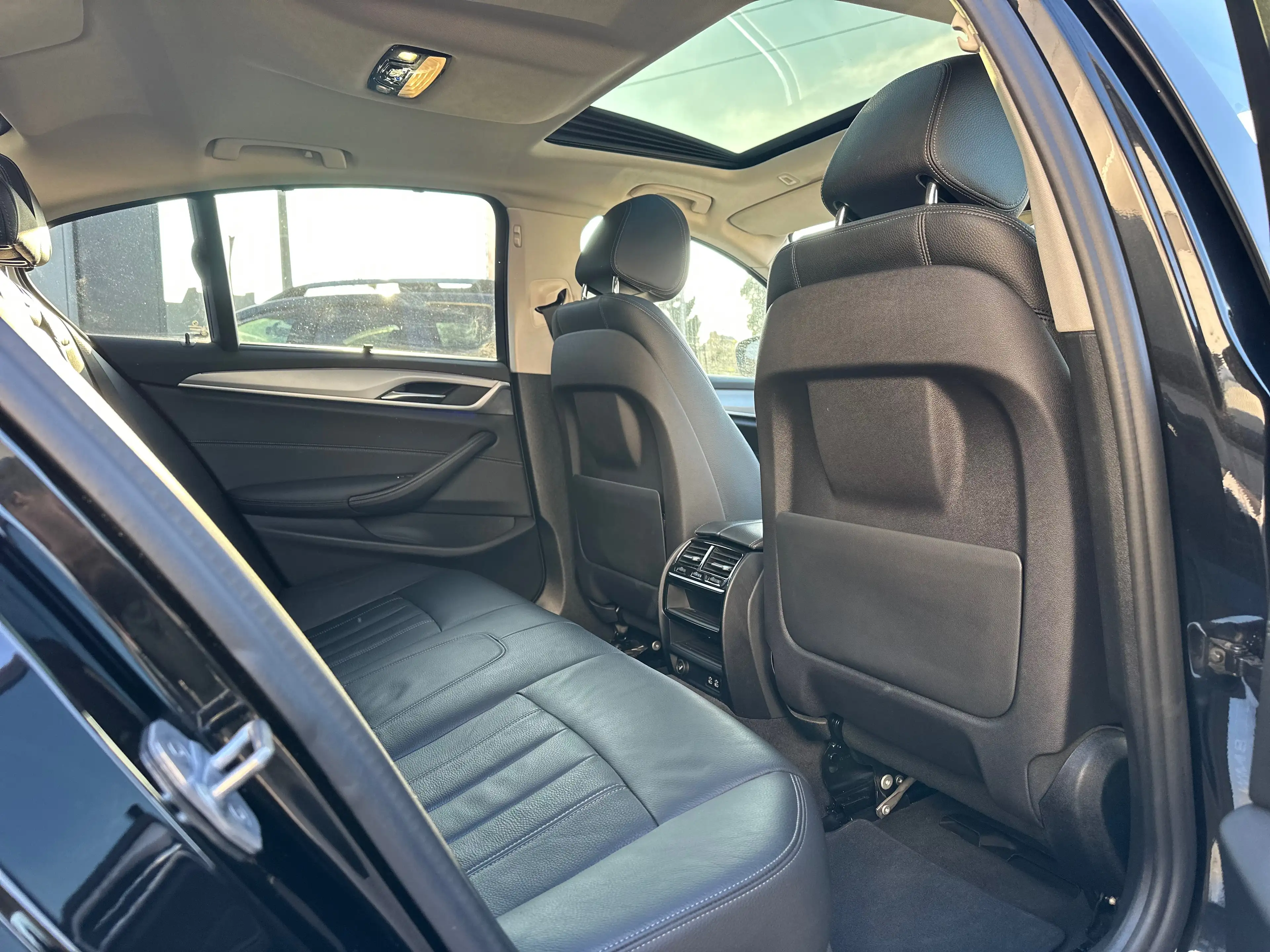 BMW 518 518d HISTORIQUE COMPLET / FULL LED / CAM / — photo 10