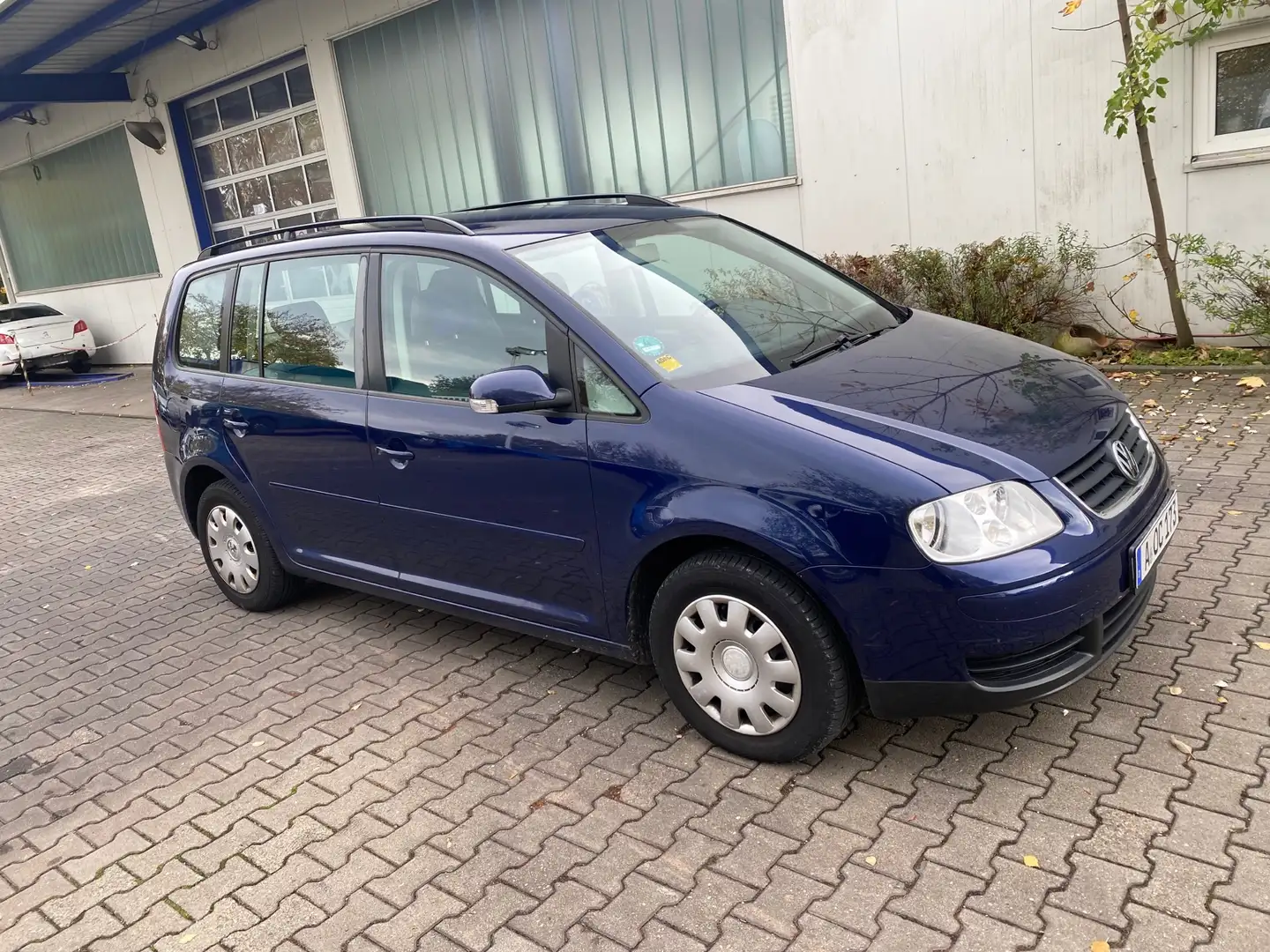 Volkswagen Touran 1.6 FSI Blau - 2