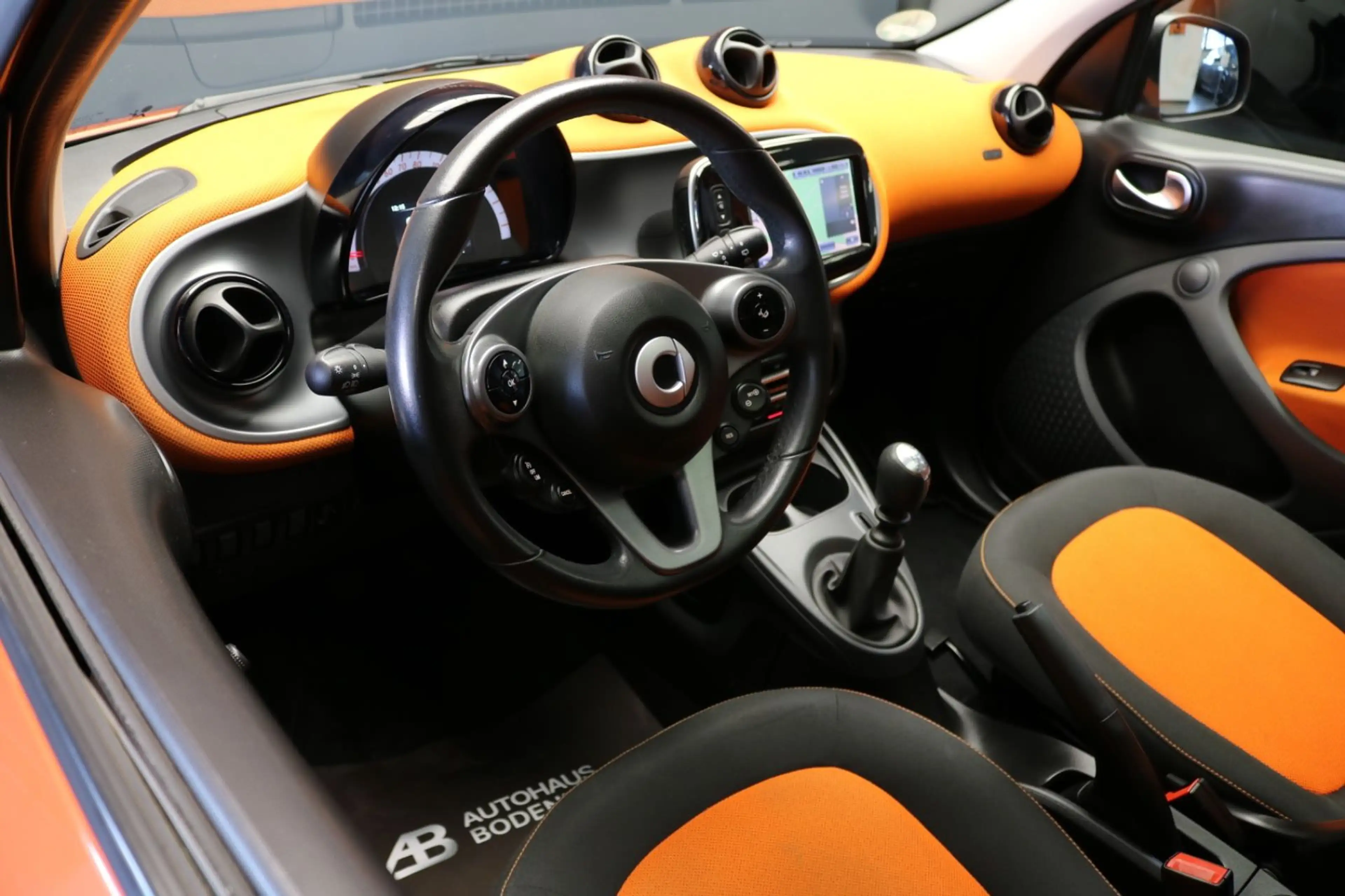 smart forFour forfour Basis 66 kW/PANO/NAVI/KAMERA — photo 13