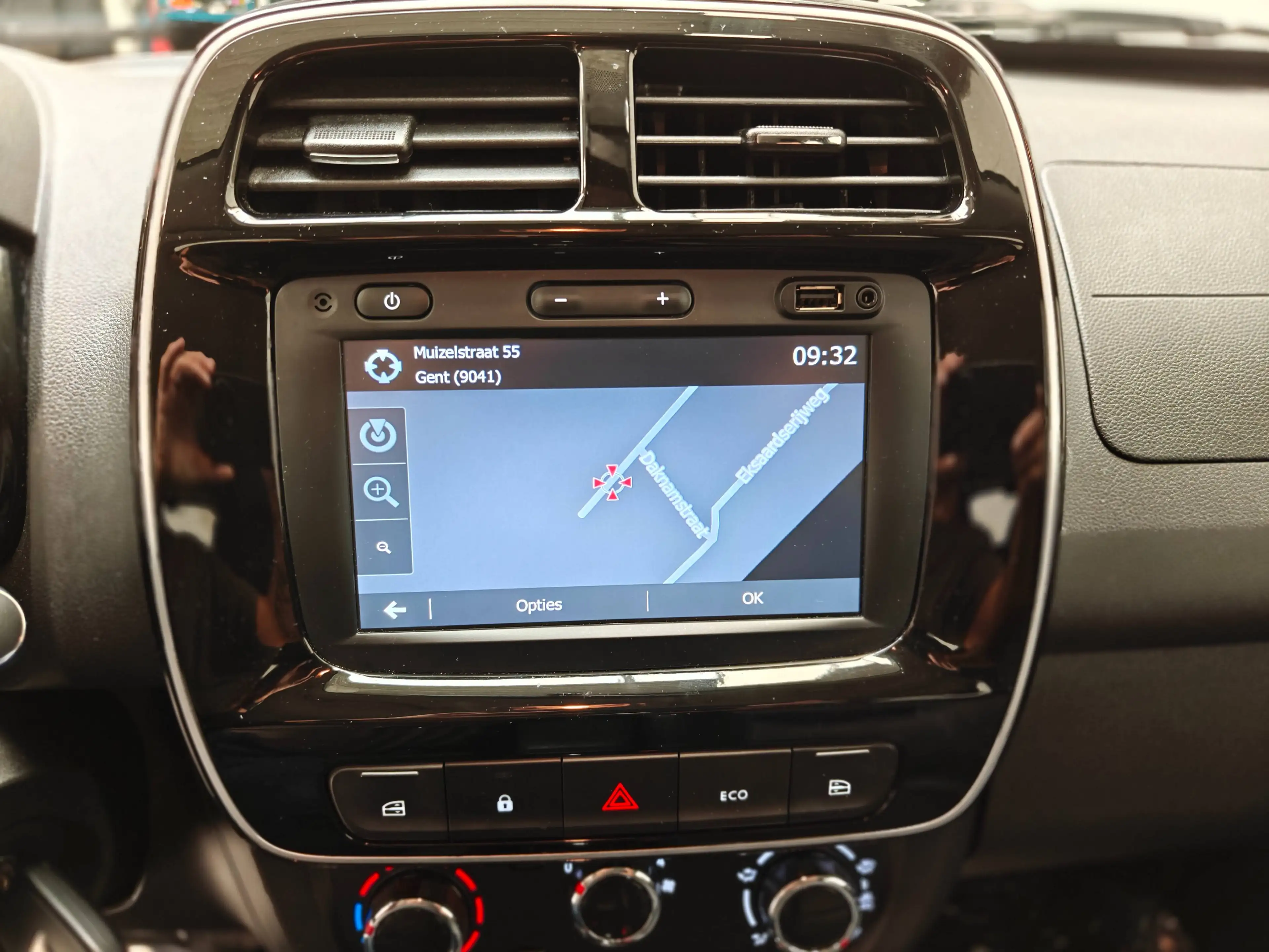 Dacia Spring 26.8 kWh Expression - Apple Carplay - GPS - Camera - Leder — photo 10