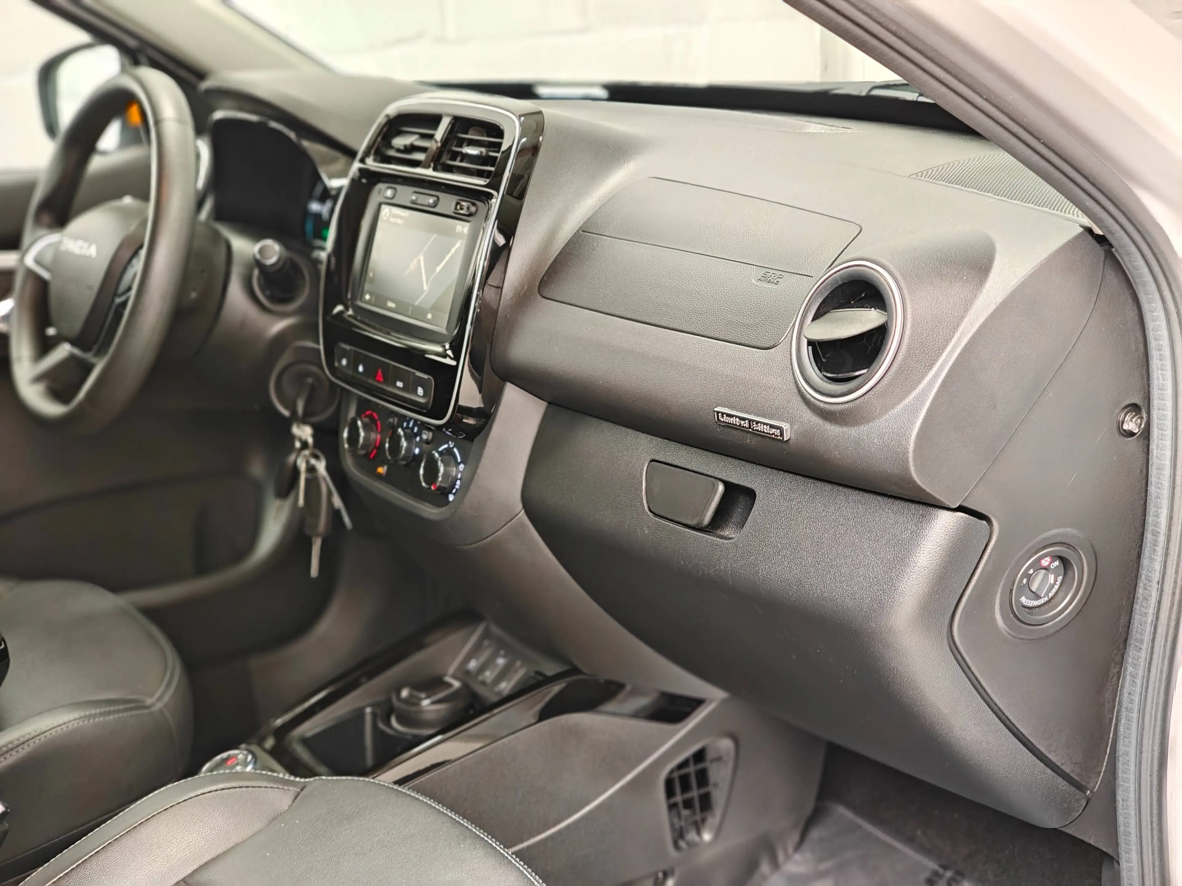 Dacia Spring 26.8 kWh Expression - Apple Carplay - GPS - Camera - Leder — photo 12