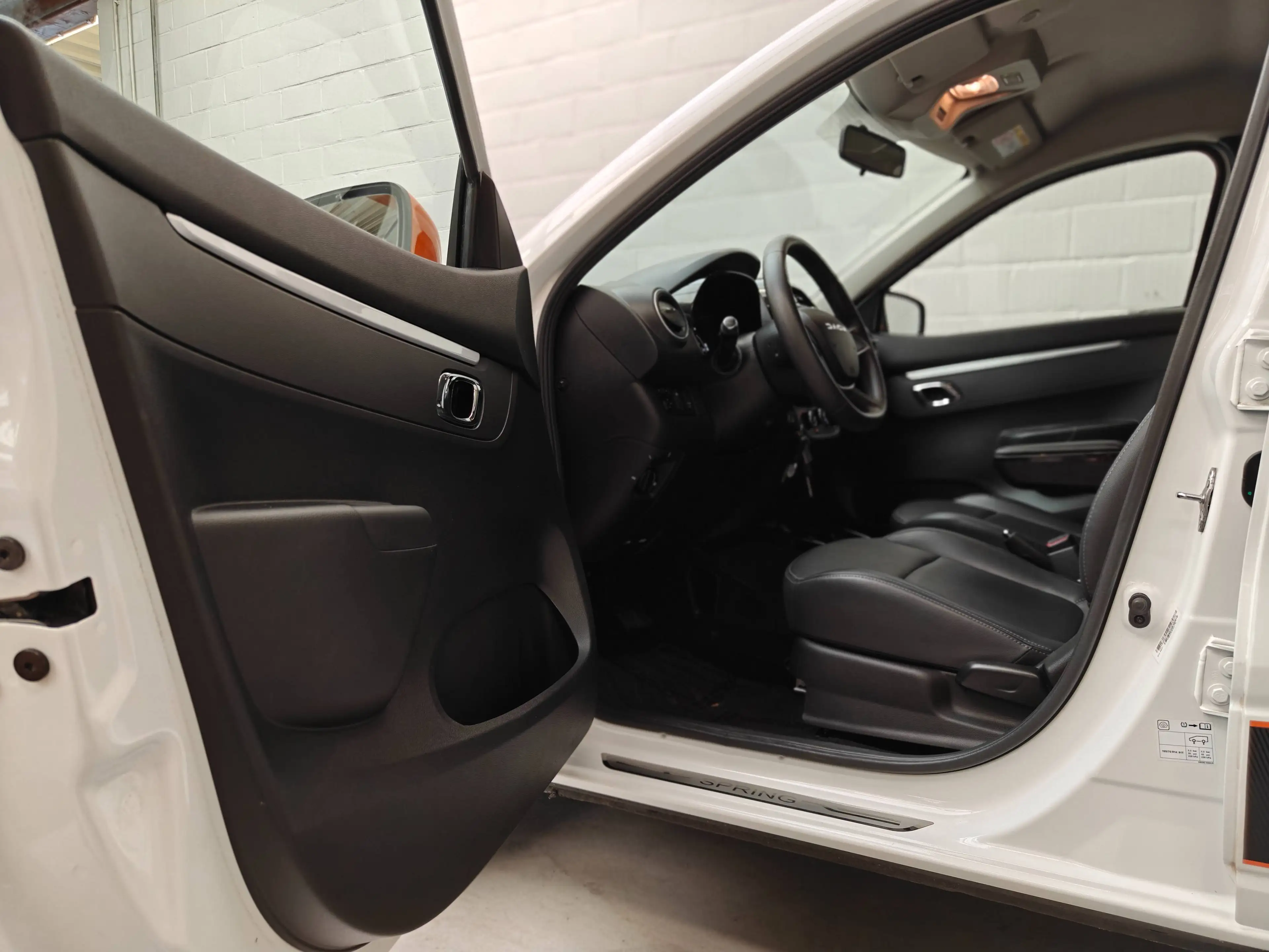 Dacia Spring 26.8 kWh Expression - Apple Carplay - GPS - Camera - Leder — photo 14