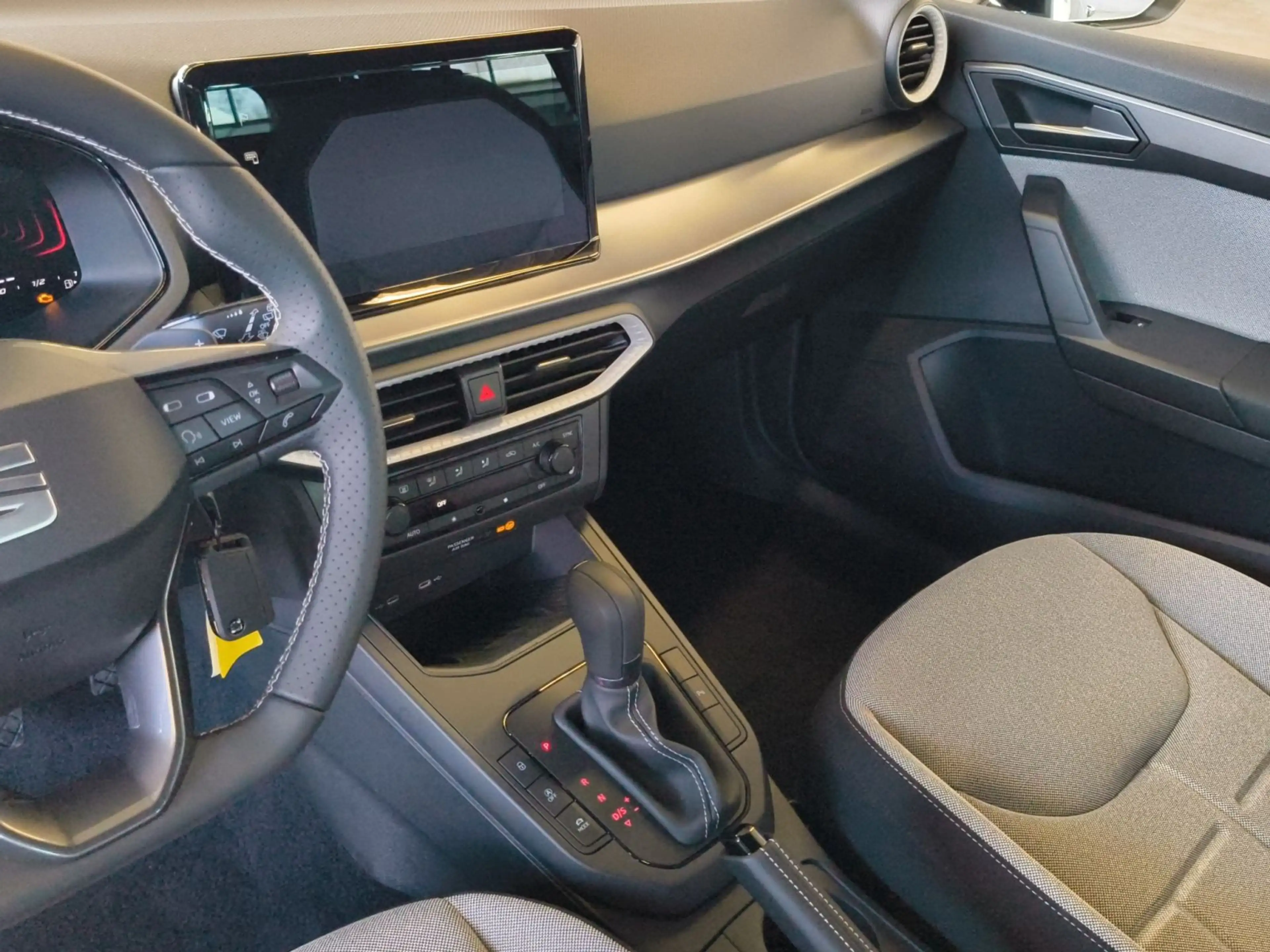 SEAT Ibiza IBIZA FR 1.0 TSI DSG Ganzjahresreifen Kamera Nav — photo 14