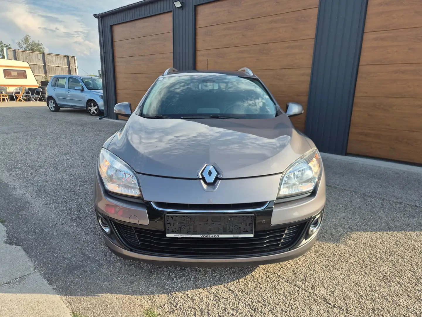 Renault Megane Mégane Grandtour TomTom dCi 110 DPF EDC TomTom Grau - 2