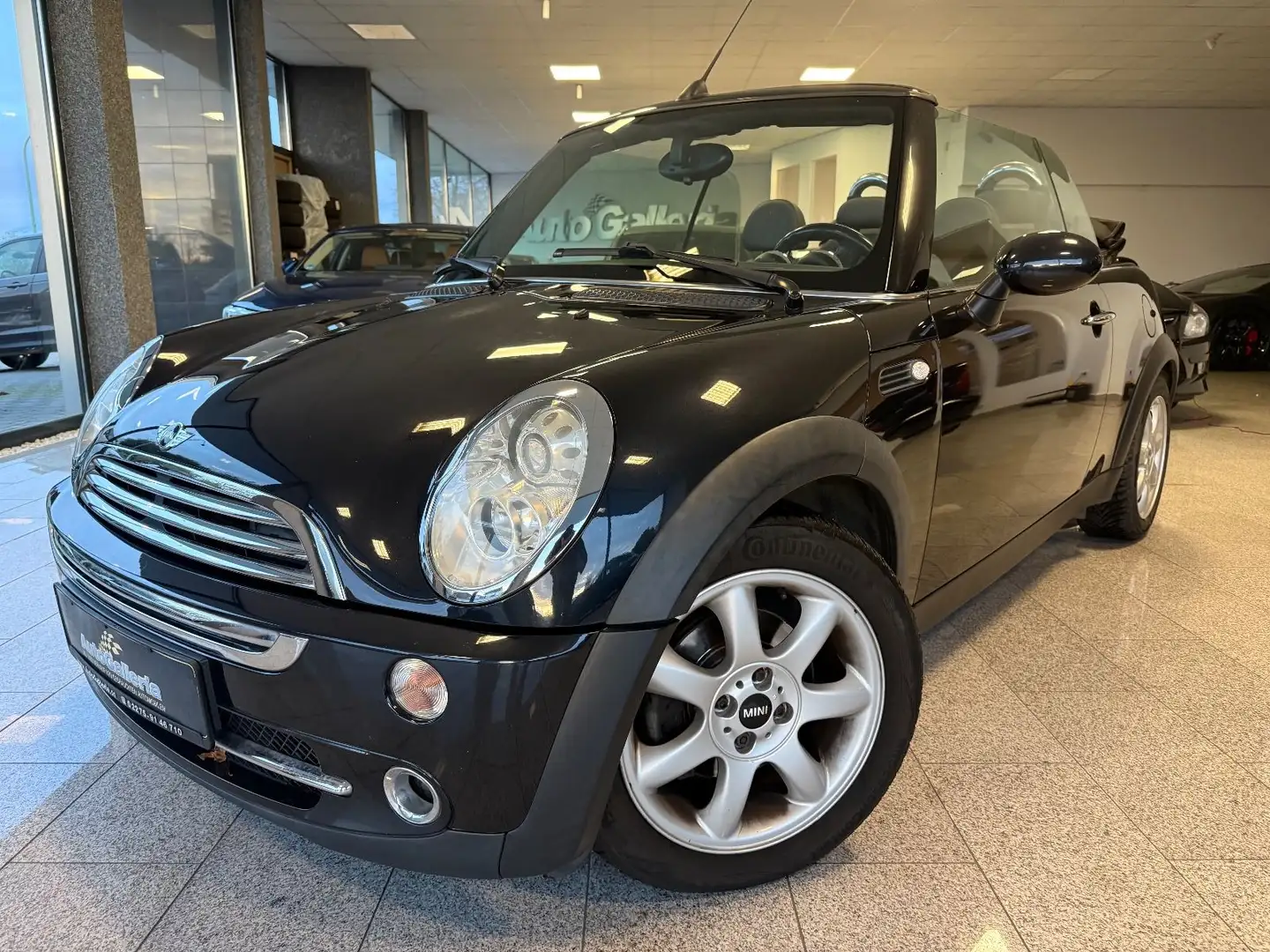 MINI Cooper Cabrio Navi Klima SHZ Tempomat PDC Schwarz - 1