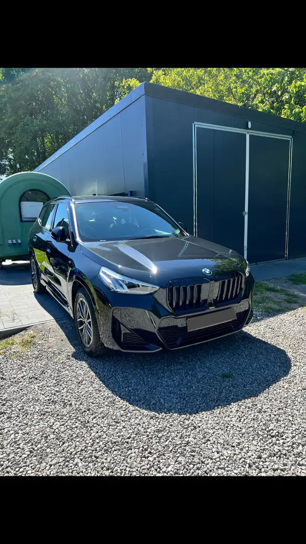 BMW X1 sDrive18i Aut. M Sportpaket Zwart - 1