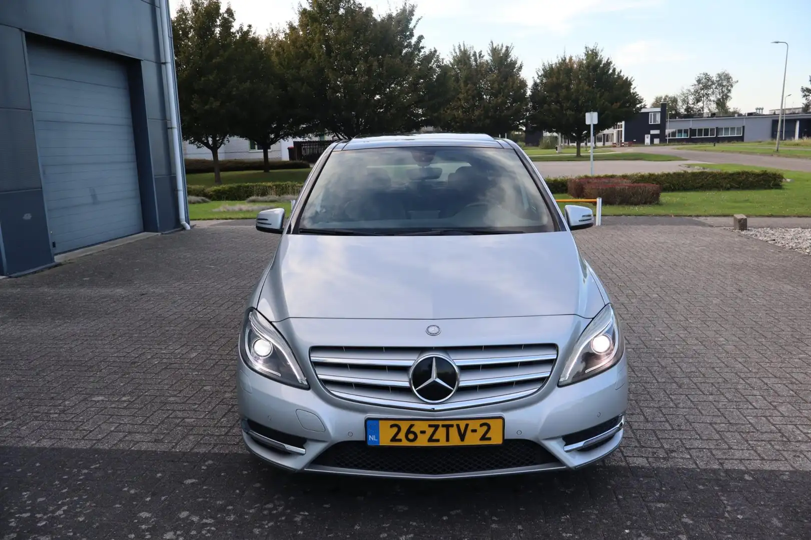 Mercedes-Benz B 180 Ambition Automaat/Pano Gris - 2