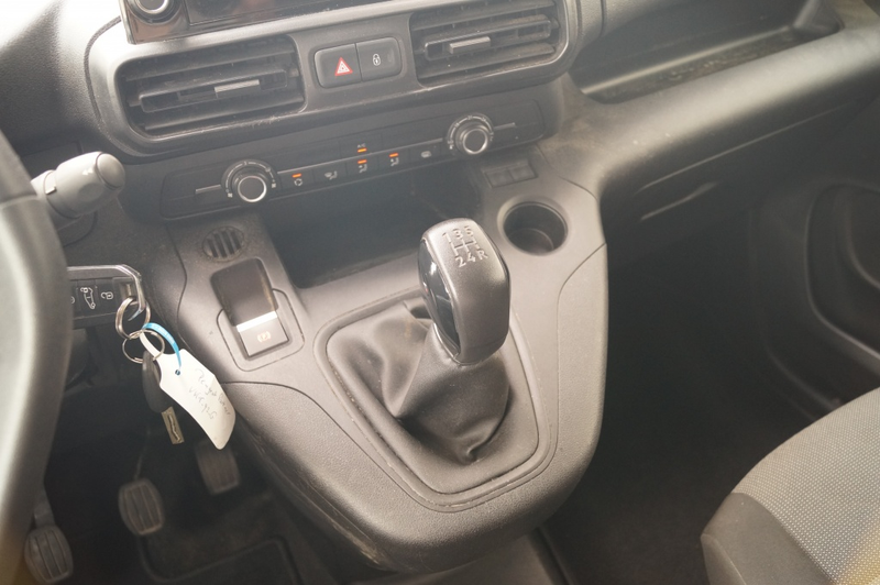 Peugeot Partner 1.5 BlueHDI Asphalt -NAVI-CAM-DAB- — photo 19