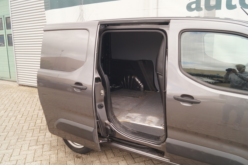 Peugeot Partner 1.5 BlueHDI Asphalt -NAVI-CAM-DAB- — photo 29