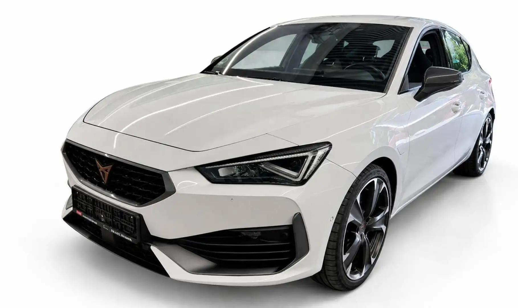CUPRA Leon Leon VZ 1,4TSI eHybrid DSG*VOLL LED*VIRTUAL*DRIVE PROFIL*19" PERFORMANCE*AMBIENTE PLUS*DCC*APP*NAVI*SHZ*ASSIST* Weiß - 1