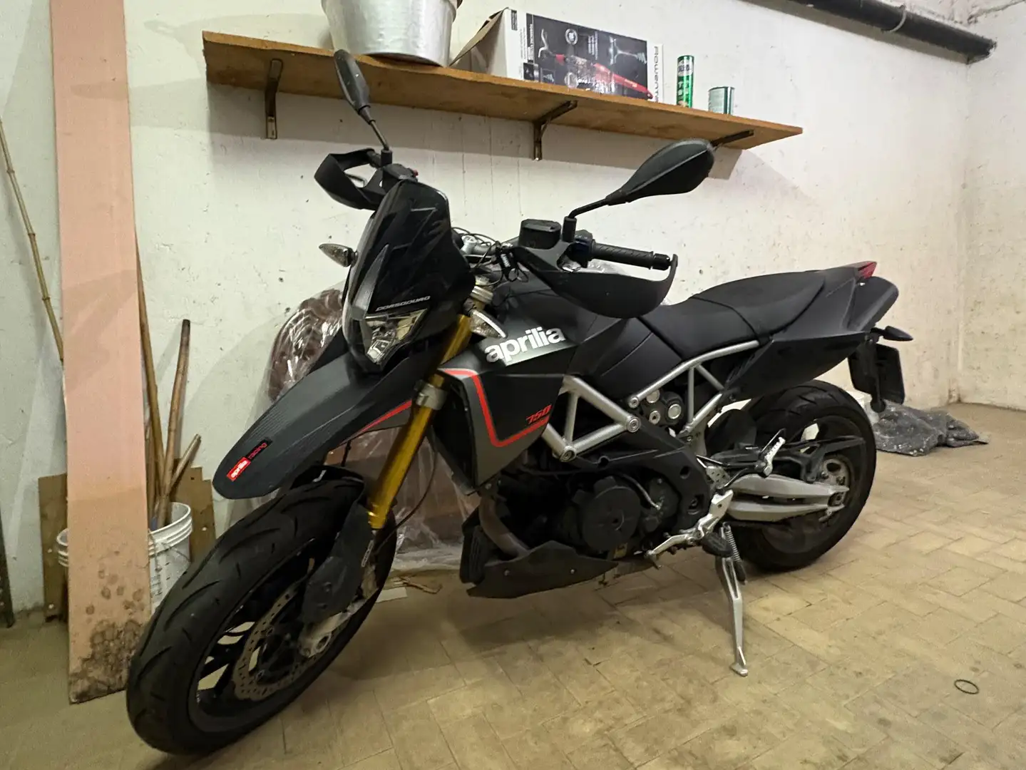 Aprilia Dorsoduro 750 Nero - 2