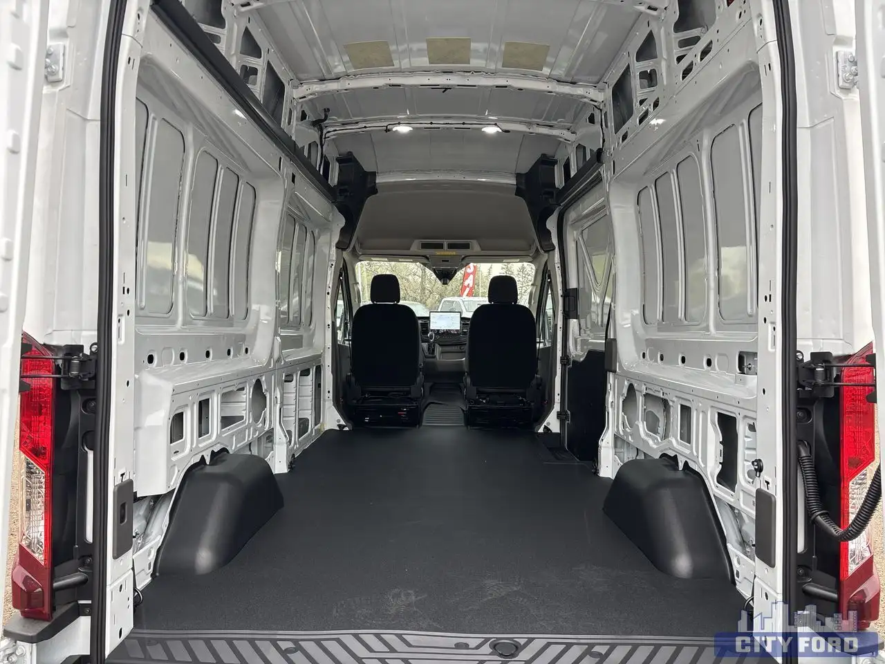 Ford Transit Cargo Van снимка Ford Transit Cargo Van