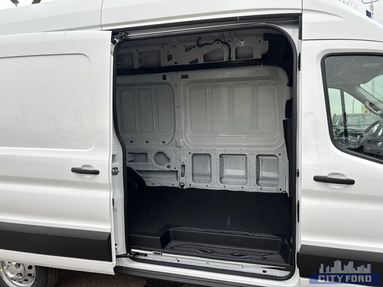 Ford Transit Cargo Van снимка Ford Transit Cargo Van