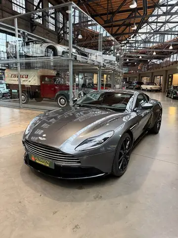 Aston Martin DB11 5.2 V12 AMR