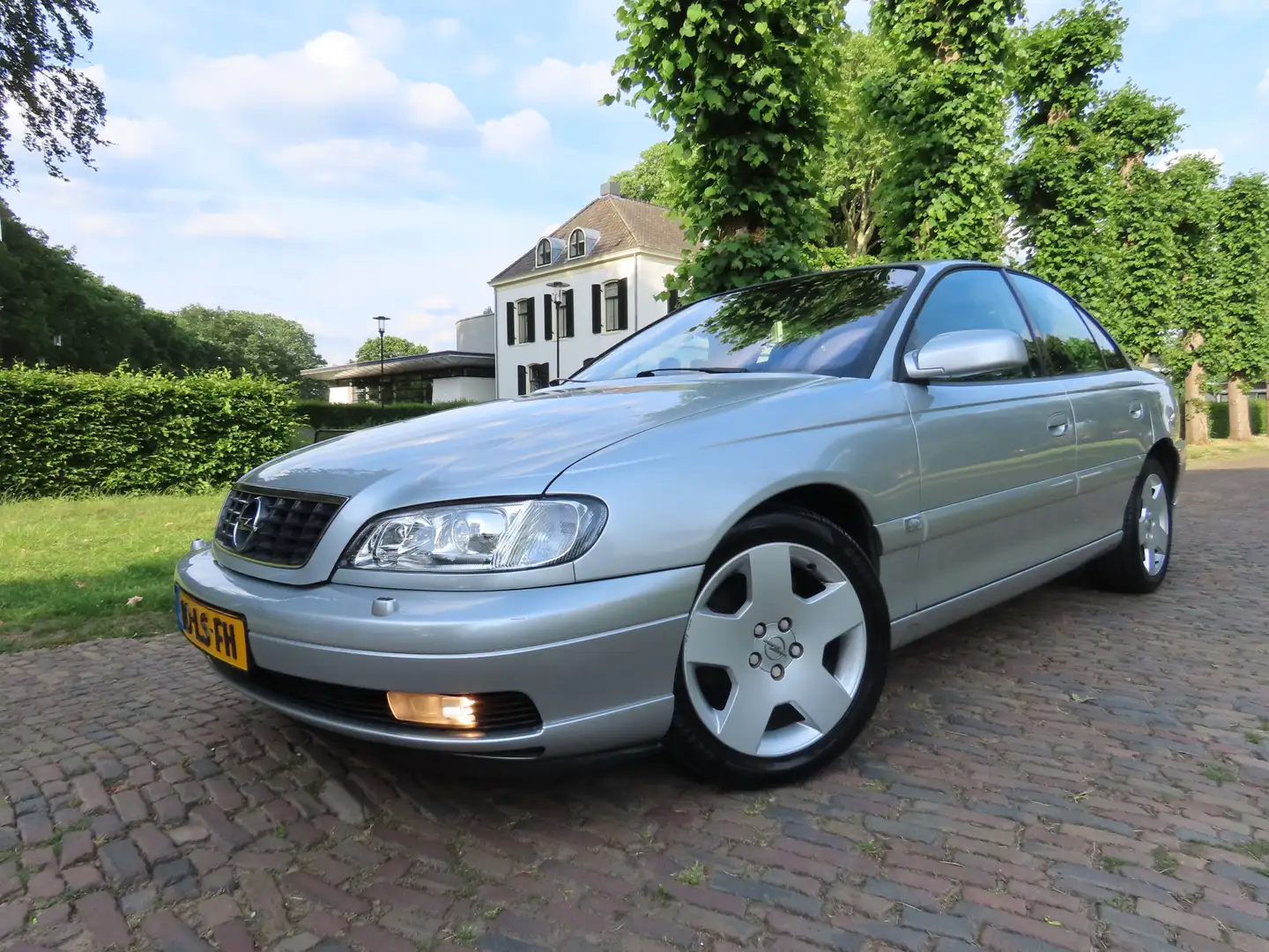 Opel Omega 3.2i V6 Executive 218 PK !!! ***NL Auto***Youngtim Grau - 1